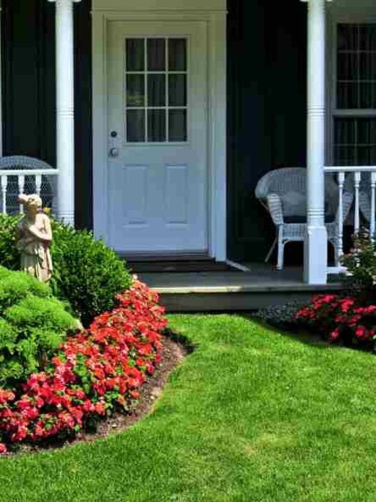 3-Ideas-for-Low-Maintenance-Front-Yard-Landscape-Design-_-Landscape-Improvements_11zon_11zon